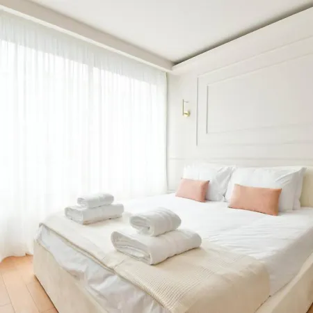 Apartment Champs Elysees Chic And Vibrant
