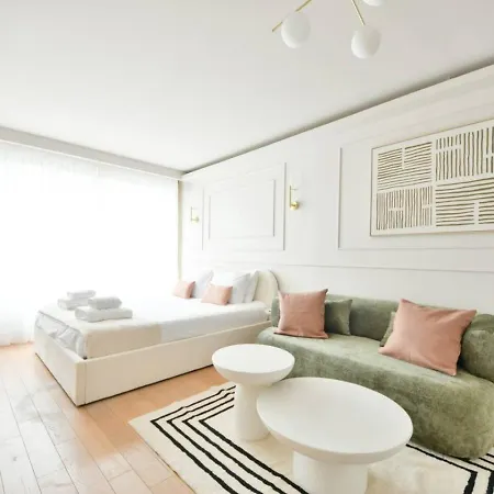 Apartment Champs Elysees Chic And Vibrant